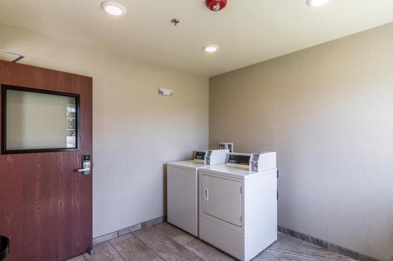 Cobblestone Inn & Suites - Barron ภายนอก รูปภาพ